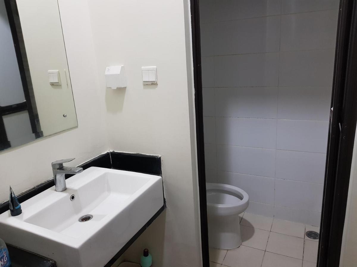 Aloha Guest House - 1 Male Only Tangerang Zewnętrze zdjęcie