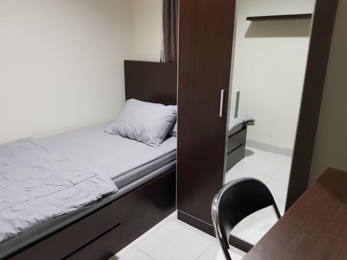 Aloha Guest House - 1 Male Only Tangerang Zewnętrze zdjęcie