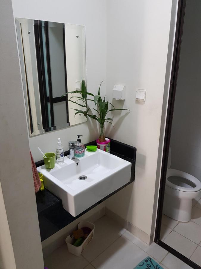 Aloha Guest House - 1 Male Only Tangerang Zewnętrze zdjęcie